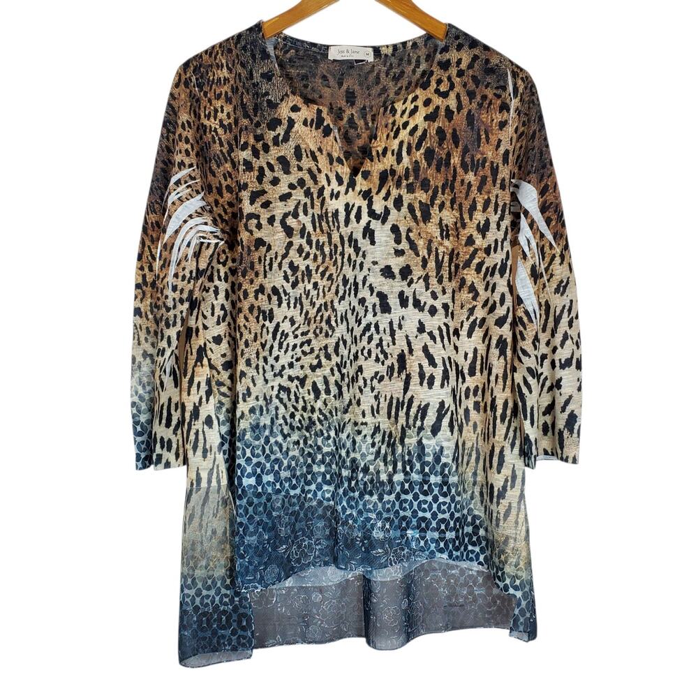 Jess & Jane Top Womens M Animal Print Tunic 3/4 Sleeve Split Neck Hi Lo Hem NICE